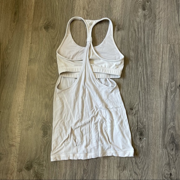 Lululemon tank with build in bra size 4 - Picture 2 of 2